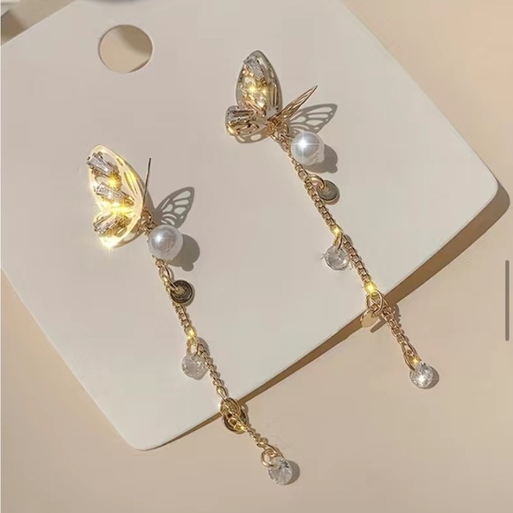 14K Gold Plated Pearl & Zircon Butterfly Tassel Earrings - Picture 2 of 5